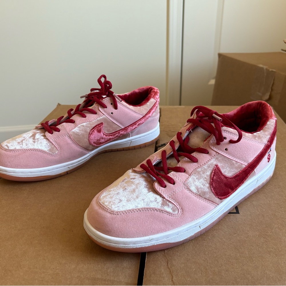 Men’s Pink Velvet Low-Top Sneakers